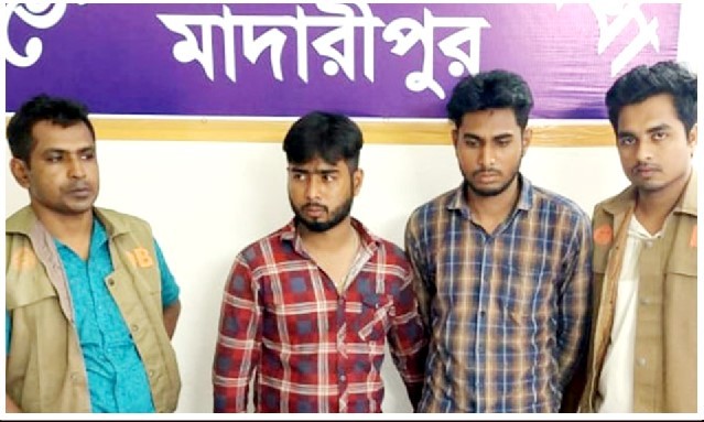 ইয়াবাসহ ২ মাদক কারবারিকে গ্রেফতার করেছে গোয়েন্দা পুলিশ